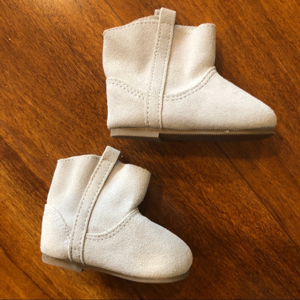 NWOT Gap suede booties